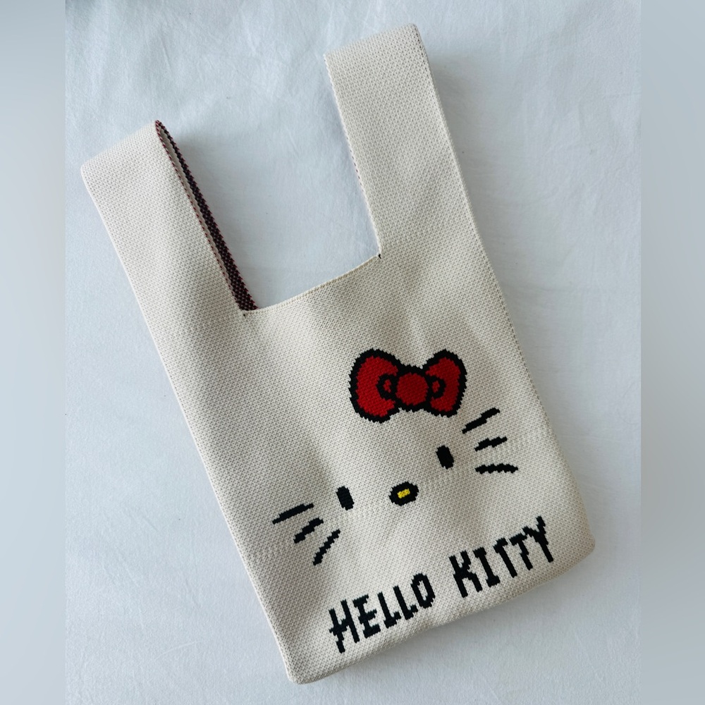 Hello Kitty Cream Tote Bag with Red Bow and Black Details - Picture 3 of 3